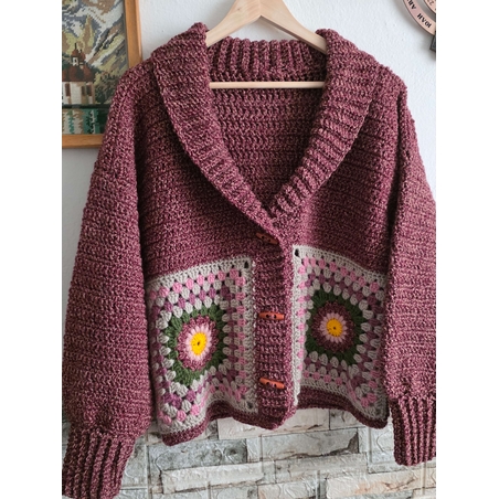 Уникална Ръчно Плетена Жилетка с Бабини Квадрати-Модел 