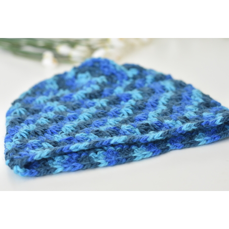 Ръчно изплетена шапка