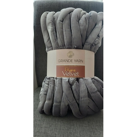 POLYPUFF VELVET/КАДИФЕ-МЛЕЧНО СИВ