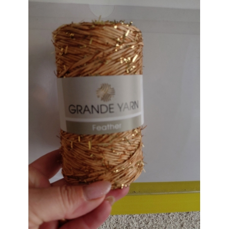 FEATHER 8/Бежав натурал и злато