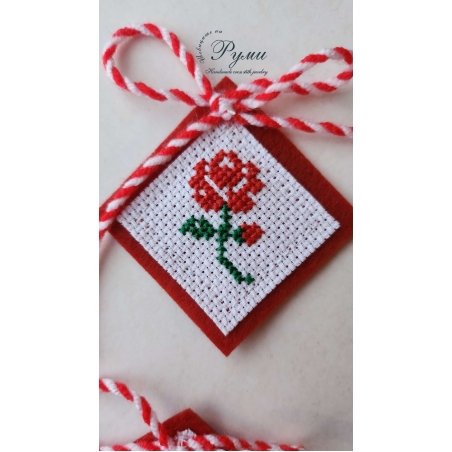 Мартеница за окачване  с роза