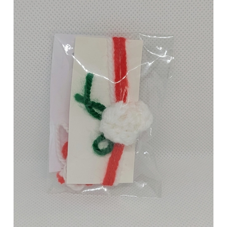 Мартеница гривна с бяла роза