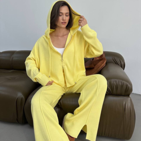 Urban Ease Set Yellow – модерен спортен екип от фино плетиво