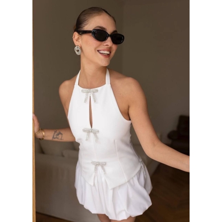 Топ с панделки в бяло