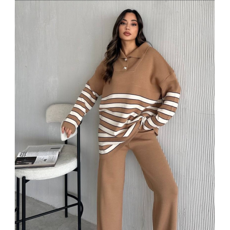 Широк комплект от плетиво с издължен пуловер и долнище с висока талия