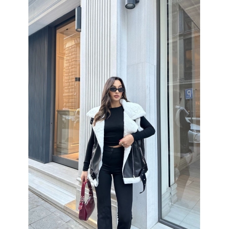 Winter Glow – топъл и стилен кожен елек