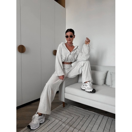 Спортен екип „Urban Fit“ с връзки и скъсено горнище