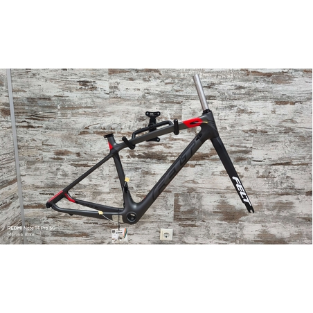 Карбонова рамка FELT ZW2 Rim с дефект на боята | 43