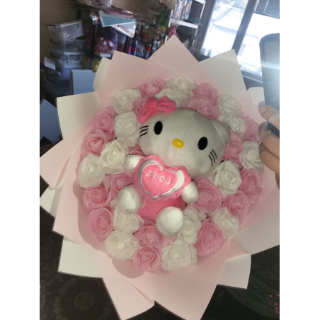 Букет Hello Kitty с 33 брокатени рози