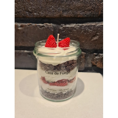 Десертна свещ „Ягодова прегръдка“