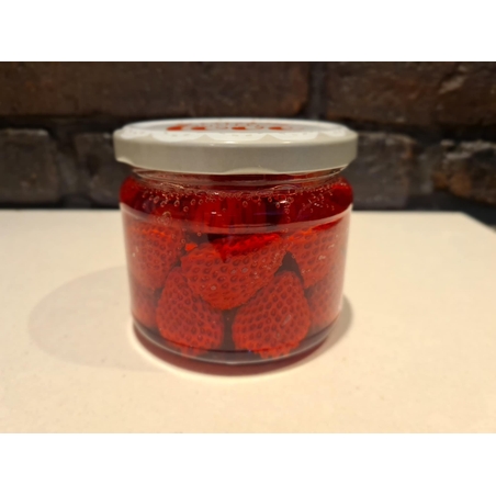 „Ягодово сладко“ – ароматна десертна свещ в голям буркан