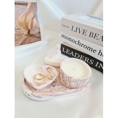 Луксозен керамичен комплект “Éloria” – свещ и поднос в артистичен мраморен дизайн