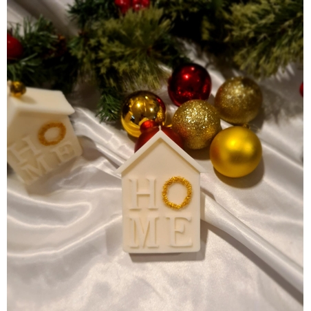 Коледна свещ „HOME“ – уют в най-чистата му форма