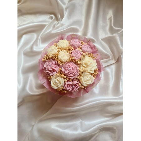 Авторски букет „Blush Petal Harmony“