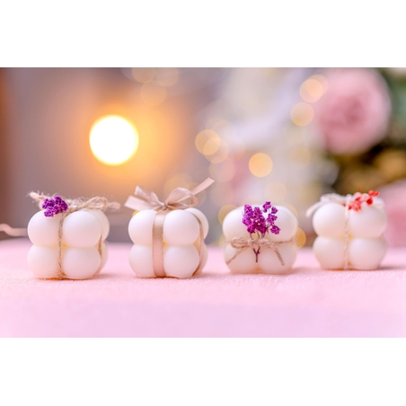 Бабъл свещ – нежна декорация за всеки повод