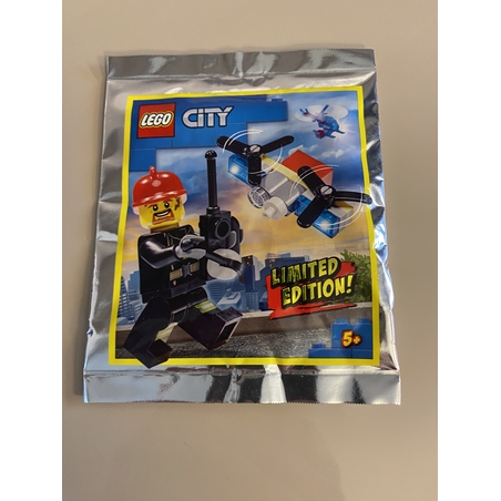 Fireman with drone foil pack 952002