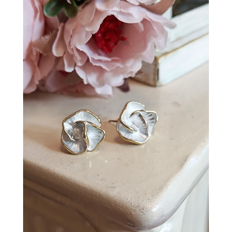 Дамски обици