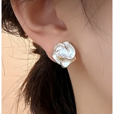 Дамски обици