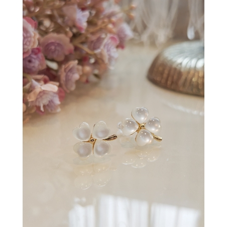 Дамска обици