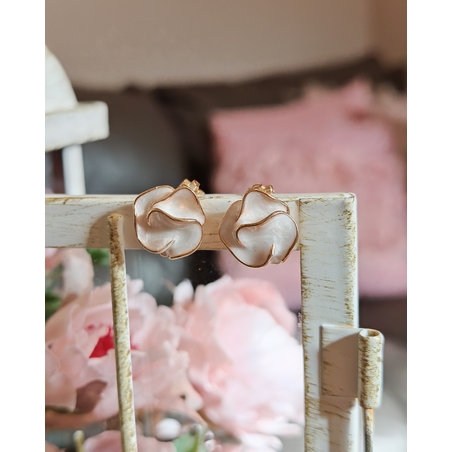 Дамски обици