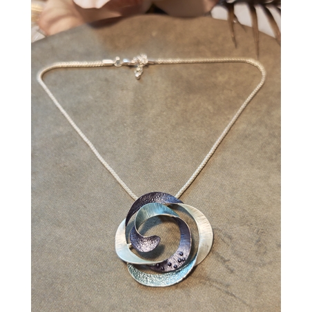 Колие с медальон