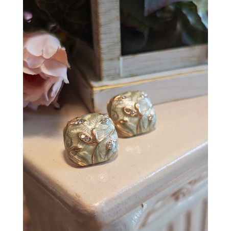 Дамски обици