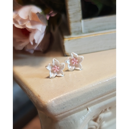 Дамски обици