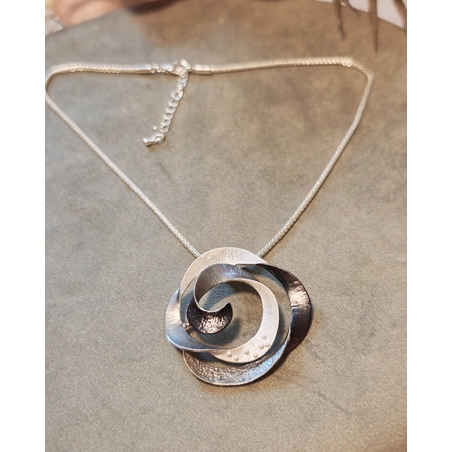 Колие с медальон