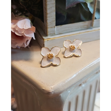 Дамски обици