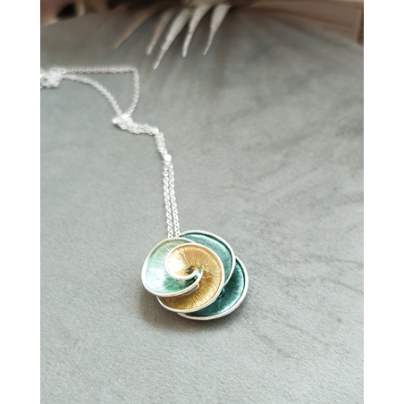 Колие с медальон