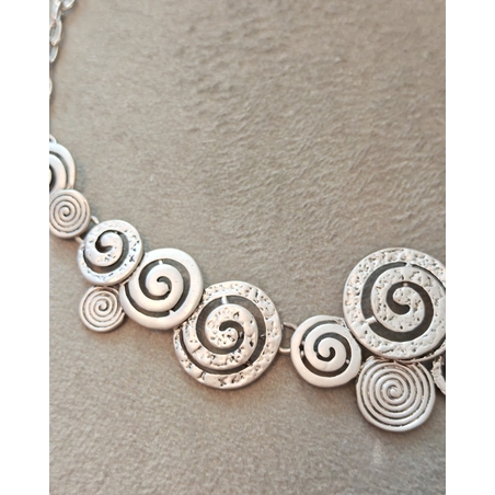 Дамско колие