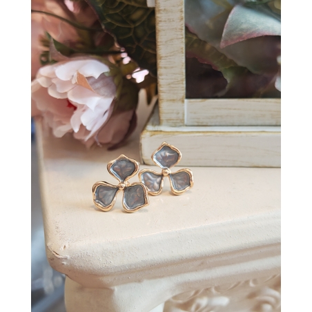 Дамски обици