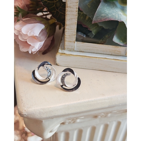 Дамски обици