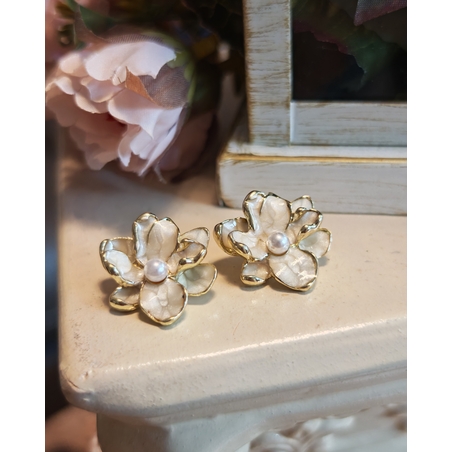 Дамски обици