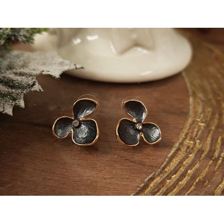 Дамски обици