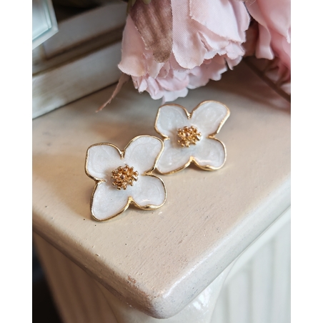 Дамски обици