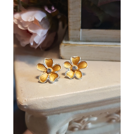 Дамски обици