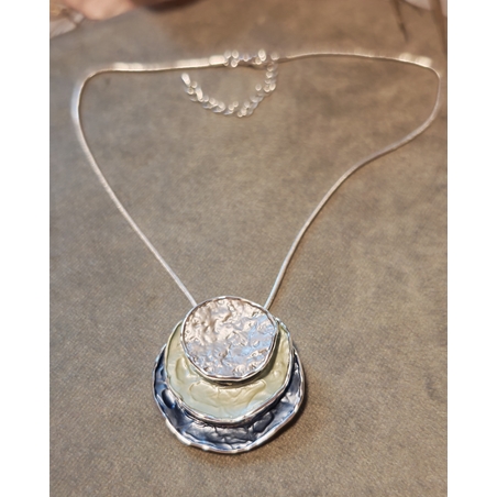 Колие с медальон