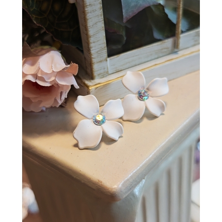 Дамски обици