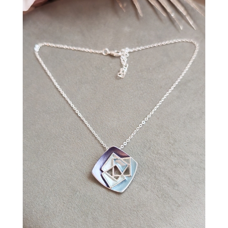 Колие с медальон