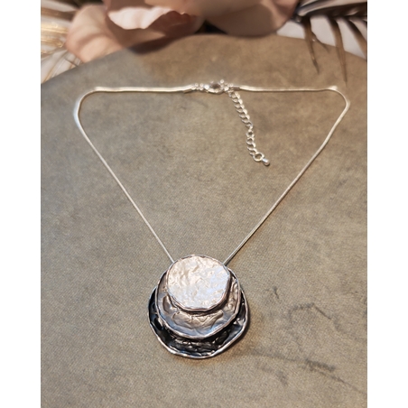 Колие с медальон