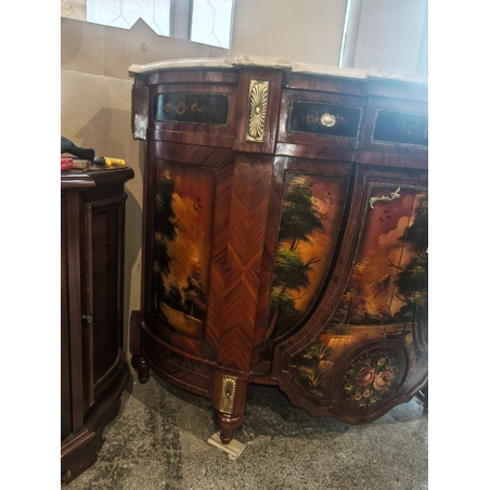 Елегантен бароков комод