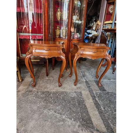 Чифт антикварни нощни шкафчета