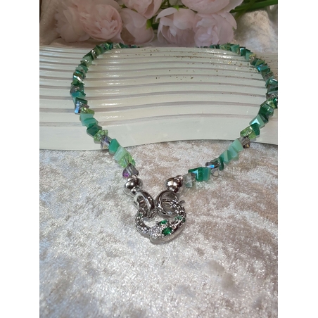 Колие със закопчалка змия