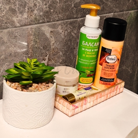 Правоъгълна поставка за бижута от еко смола с 3D ефект на камъчета