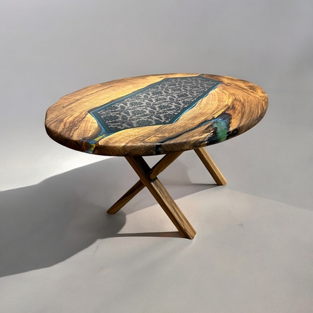 Ръчно изработена епоксидна маса с народни мотиви от плат