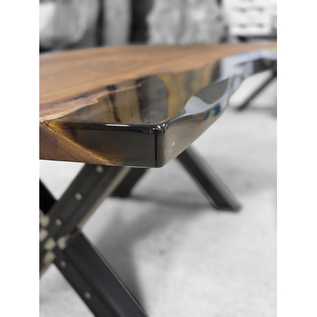 Маса от естествено дърво с пушек епоксид – Natural Edge Design