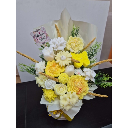 Ароматен букет от соев восък в жълто