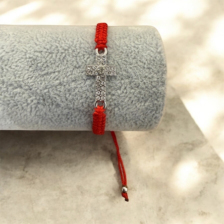 Православна гривна с кръст – червен конец и сребрист елемент с камъни