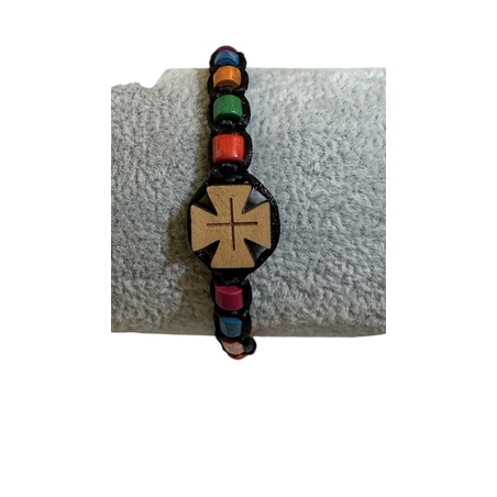 Ръчно изработена гривна с дървен кръст и цветни мъниста